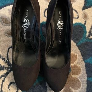 Rock and Republic Sz 8.5 black, velvet heels.